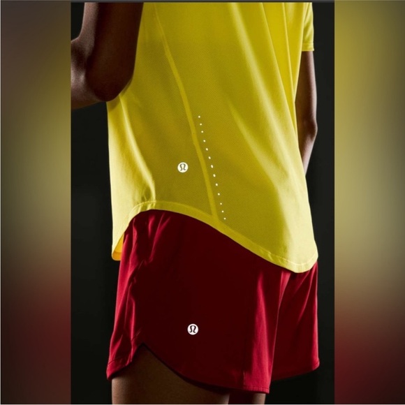 Lululemon High-Neck Running and Training T-Shirt Yellow - Picture 4 of 7